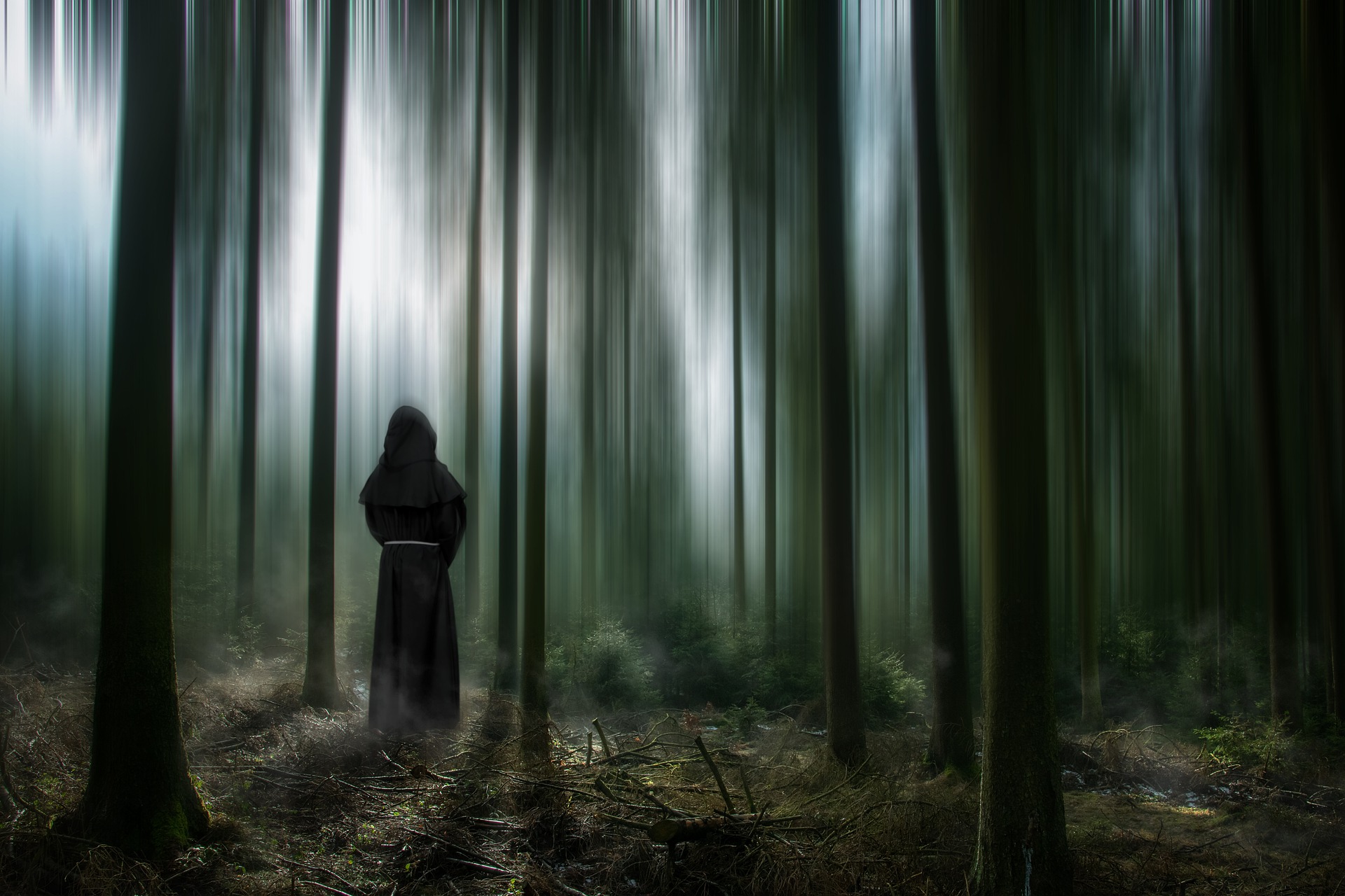 Размышления мистика. Лес мистика. Загадочный туман. Человек в туманном лесу. Темная фигура в лесу.